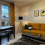 Urban Apartments Premium - Opolska 10 No 80 - Rooftop Garden - Free Garage Apartment *