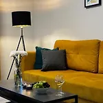 Urban Apartments Premium - Opolska 10 No 80 - Rooftop Garden - Free Garage Apartment